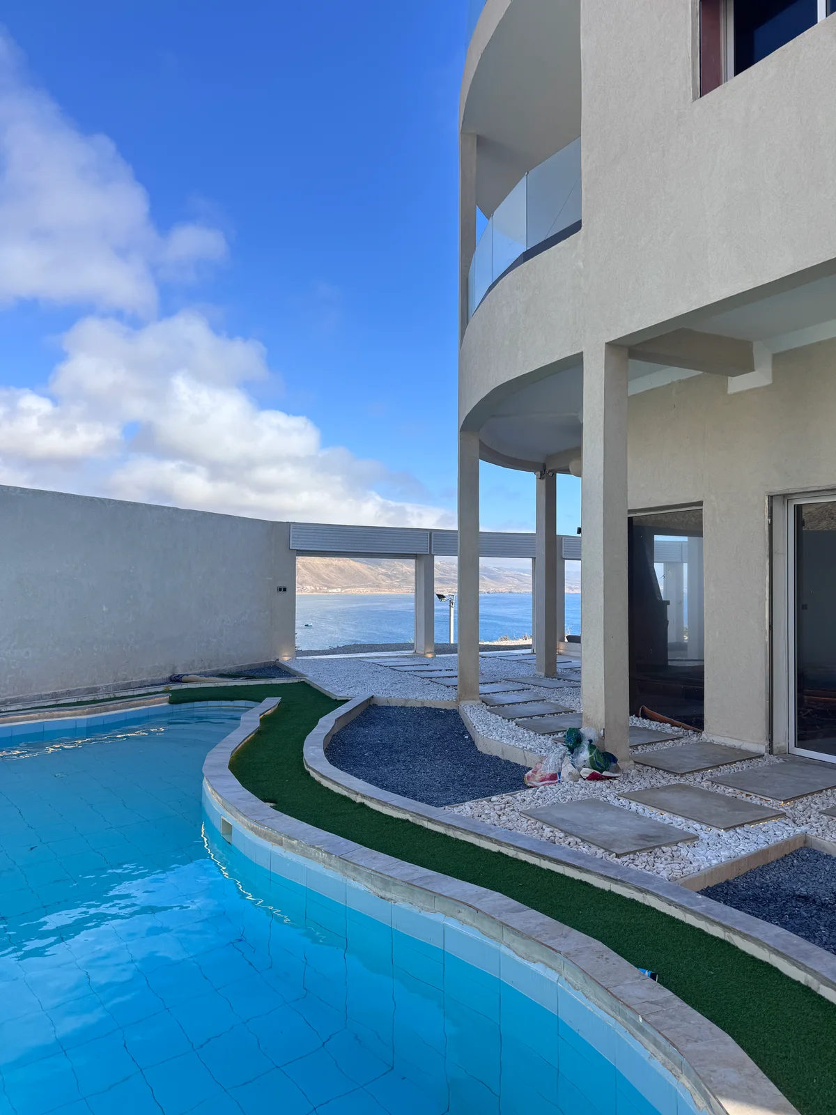 The pool · the curve of the lodge